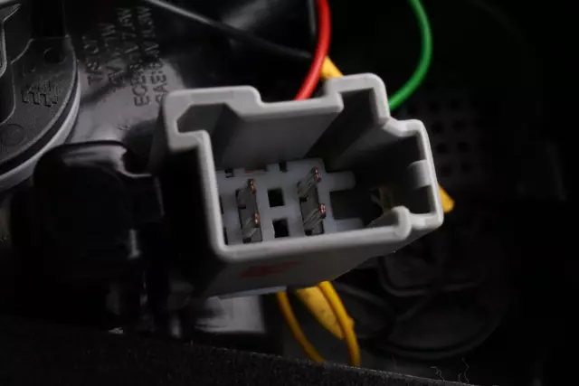 Rear Driver Side Stop Lamp - GM (92286217)