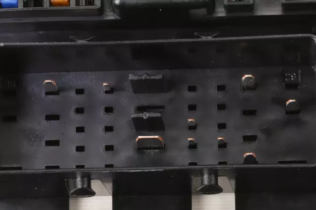 Rear Body Fuse Block - GM (13379016)