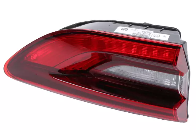 Rear Driver Side Combination Lamp - GM (39107536)
