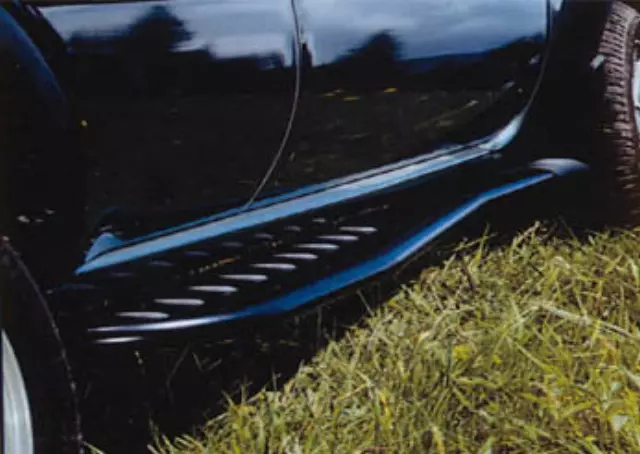 STC53077 - : Running Boards - Black for Land-Rover Image