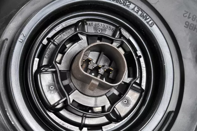 Driver Side Headlamp Assembly - GM (15888058)