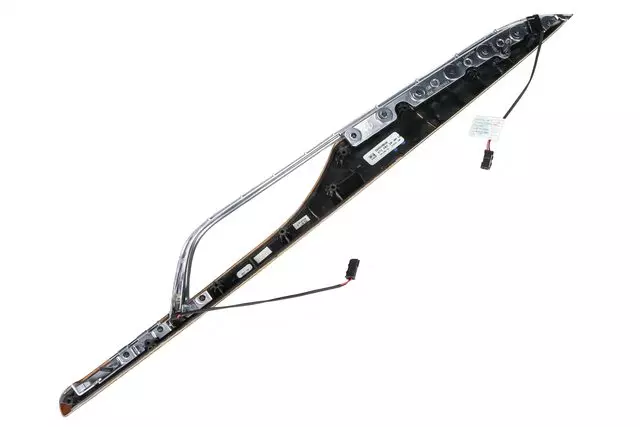 Lineate Front Passenger Side Door Trim Panel Applique - GM (22758564)