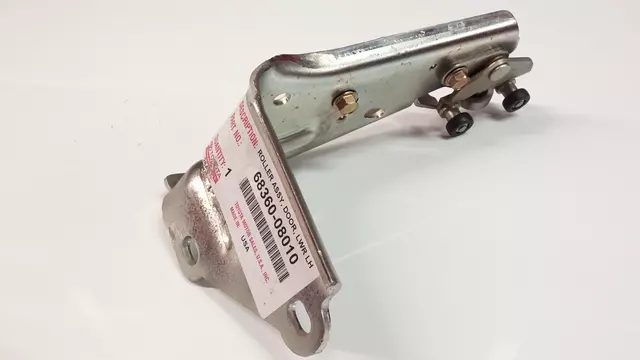 6836008010 - Body: Roller &amp; Bracket for Toyota: Sienna Image