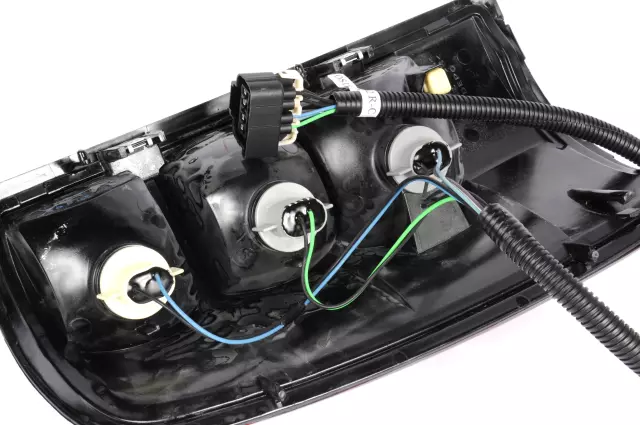 15832092 - Electrical: Combo Lamp Assembly for Chevrolet: Suburban 1500, Suburban 2500, Tahoe | GMC: Yukon, Yukon XL 1500, Yukon XL 2500 Image