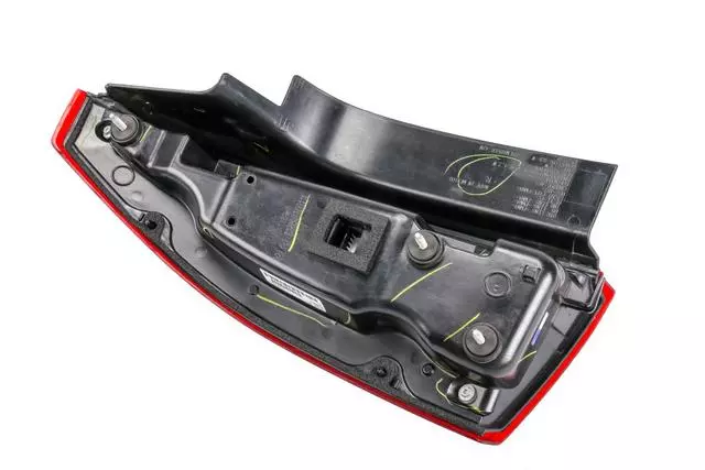 Passenger Side Tail Lamp - GM (22806054)