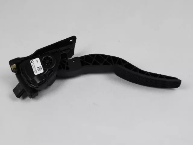 Pedal - Mopar (68000116AE)