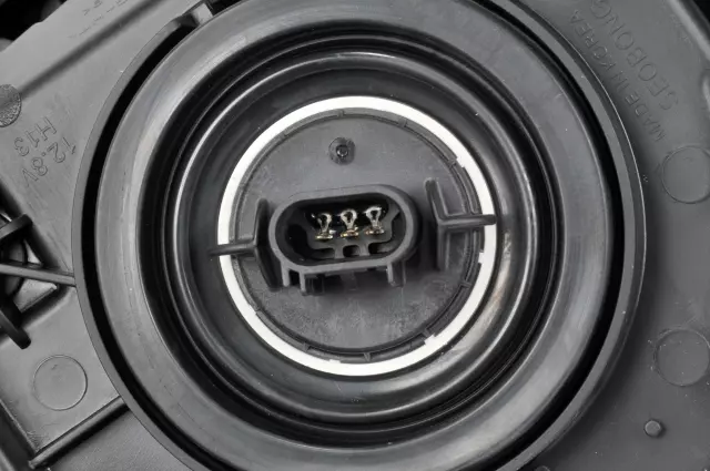 2011-2012 Chevrolet Cruze - Passenger Side Headlamp - GM (95900042)