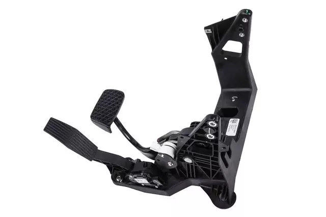 Brake and Accelerator Pedal - GM (84121982)