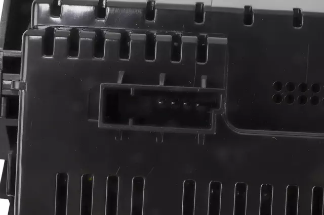 1574739 - Body: ACDelcoâ„¢ HVAC Temperature Control Panel for Cadillac: XT5, XT6 Image