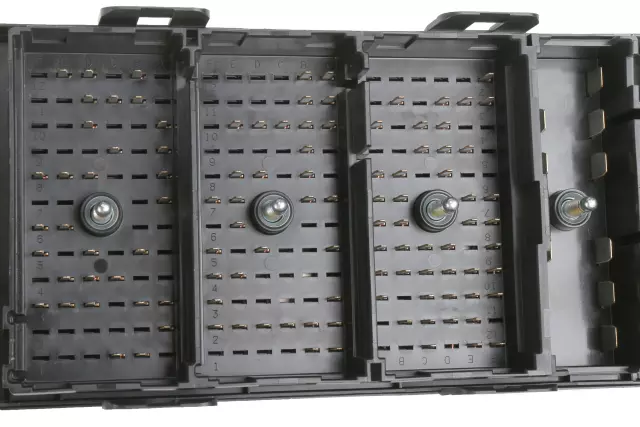 Engine Wiring Harness Junction Block - GM (20822702)