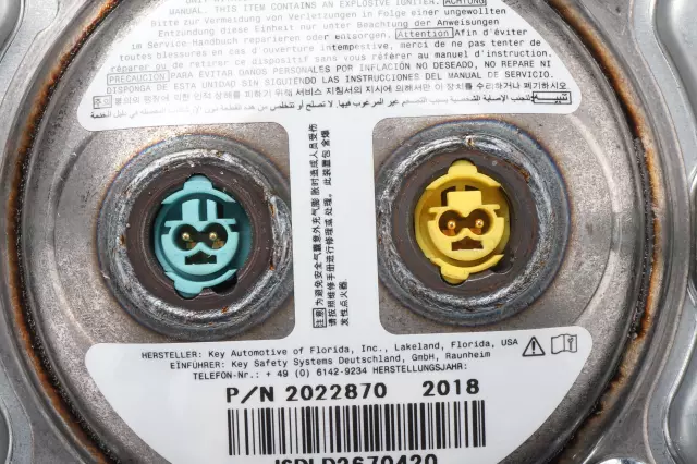 84621129 - : Black Steering Wheel Airbag for GMC: Canyon Image