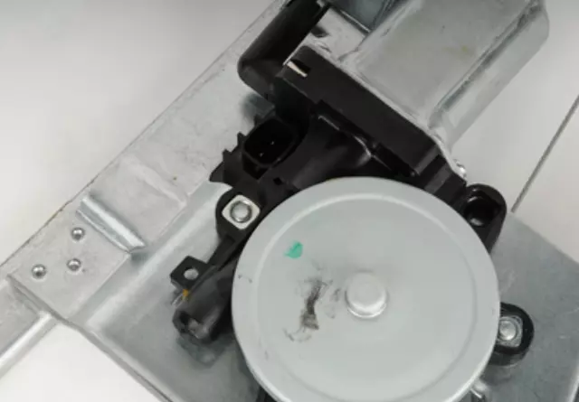 Rear Passenger Side Power Window Regulator and Motor Assembly - GM (15922917)