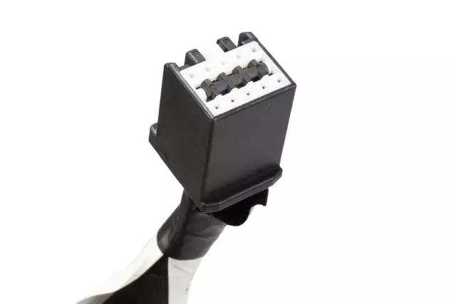 Accessory Power Receptacle Harness - GM (23126597)