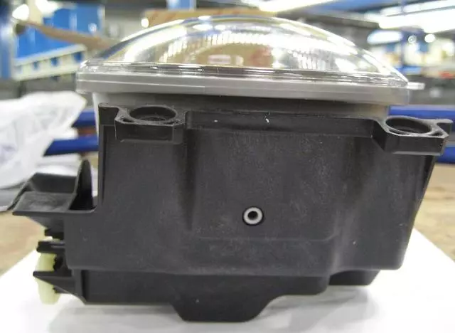 Fog Lamp Assembly - Toyota (81210-60200)