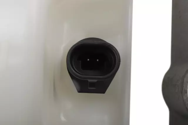 19420965 - : 2009-2014 GM - Brake Master Cylinder for GM Image