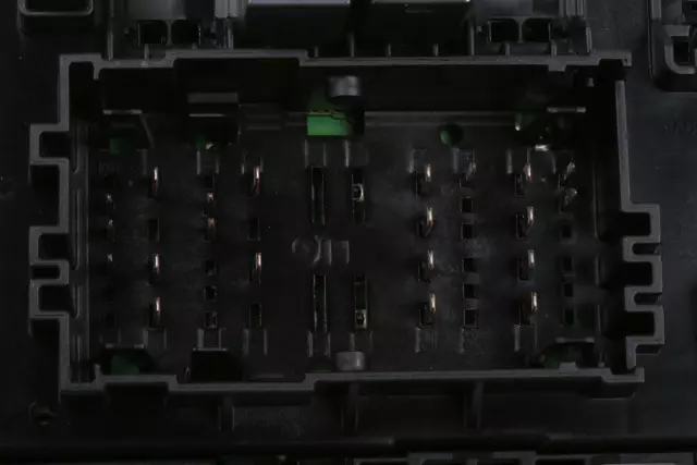 2016-2020 GM - Driver Side Instrument Panel Wiring Harness Junction Block - GM (84114431)