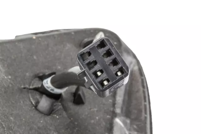 15172248 - : Passenger Side Mirror for Cadillac: Escalade | Chevrolet: Silverado 1500, Silverado 2500, Suburban 1500, Suburban 2500, Tahoe | GMC: Sierra 1500, Sierra 2500, Yukon, Yukon XL 1500, Yukon XL 2500 Image