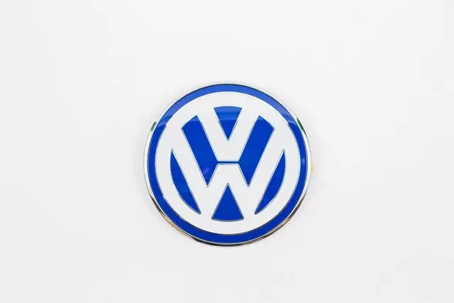 Emblem - Volkswagen (1C0-853-617-39A)