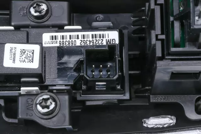 Moon Shine Metallic Front Floor Console Accessory Trim Plate - GM (84241581)