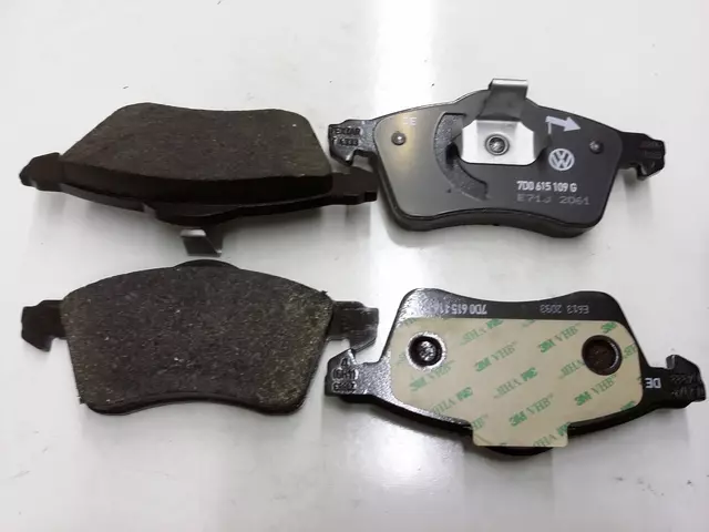7D0698151E - Brakes: Disc Brake Pad Set for Volkswagen: EuroVan Image