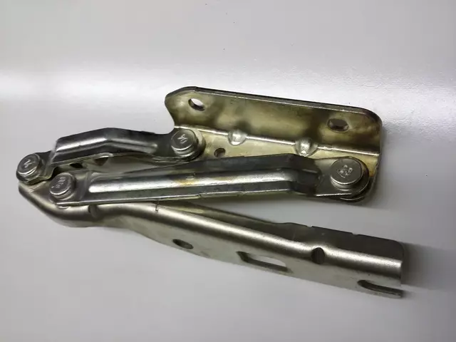 Hinge - Volkswagen (1Q0-823-301-C)