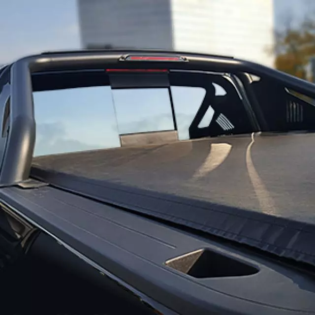 19355362 - Exterior: Bed Tonneau Cover for Chevrolet: Silverado 1500 | GMC: Sierra 1500, Sierra 2500 HD, Sierra 3500 HD Image