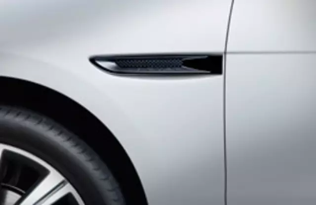 T4A30230 - Body: Side Power Vent - Gloss Black - Right Side for Jaguar: F-Pace Image