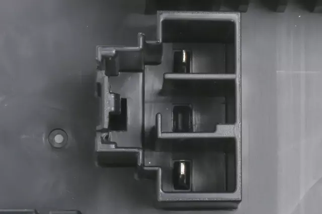 Hybrid Drive Motor Battery Pack Disconnect Relay Unit - GM (24284374)