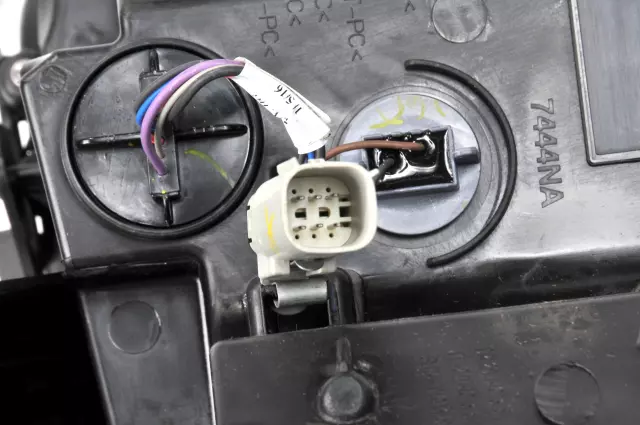 Passenger Side Headlamp Assembly - GM (84026395)