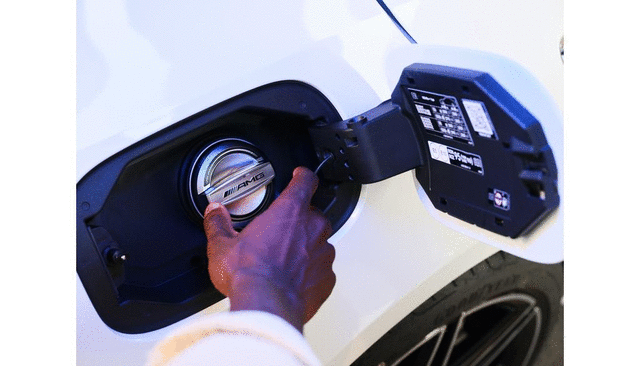 Filler Cap - Mercedes-Benz (000-470-32-01)