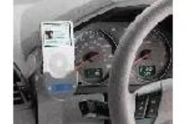 8640109 - Audio/Video: FM Ipod Adapter for Volvo: XC90 Image