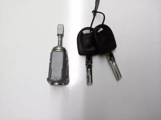 1999-2006 Volkswagen - Lock Cylinder - Volkswagen (1U0-837-167-A)