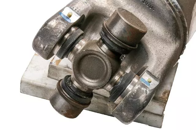 15247556 - Universals &amp; Rear Axle: Drive Shaft for Chevrolet: SSR Image