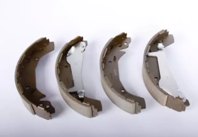 25960262 - Brakes: Brake Shoes for Chevrolet: Cobalt, HHR | Pontiac: G5 Image