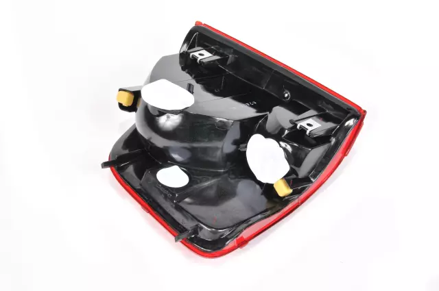 15166764 - : 2002-2004 GM - Passenger Side Tail Lamp for GM Image