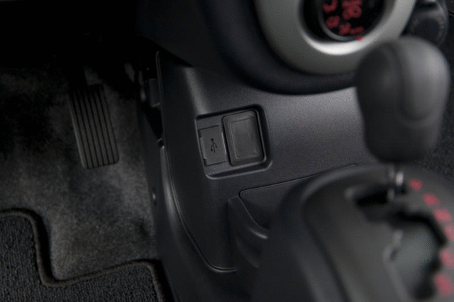 USB Adapter Kit - Mitsubishi (MZ360382EX)