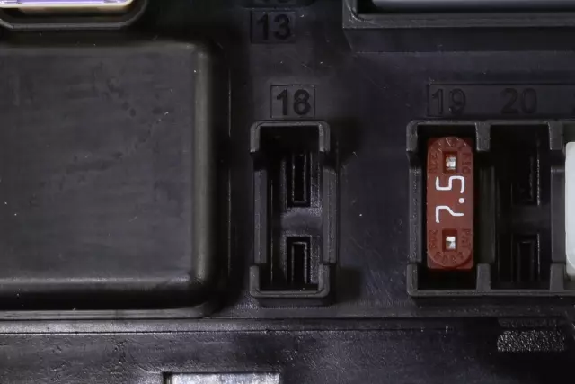 Rear Body Fuse Block - GM (13379016)