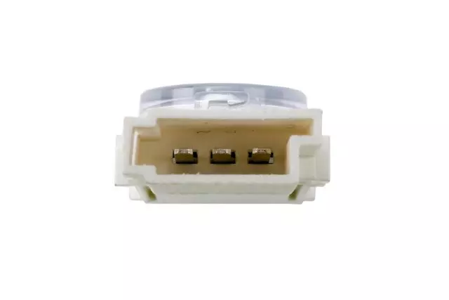 Front Floor Courtesy Lamp - GM (13595178)