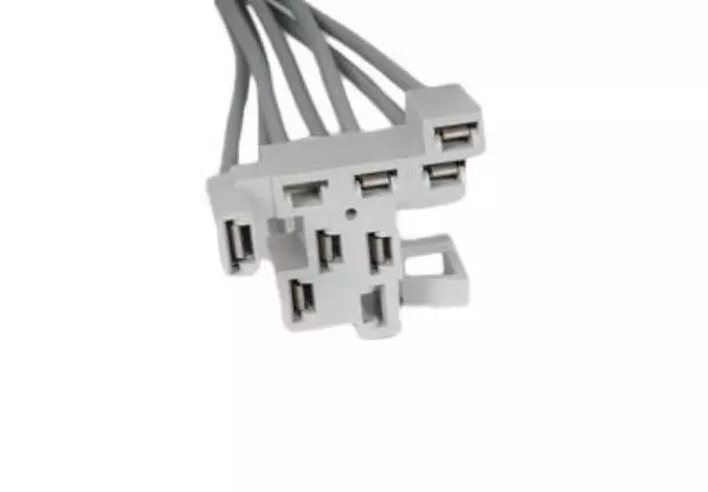 12101894 - : F (S)Connector for GM Image