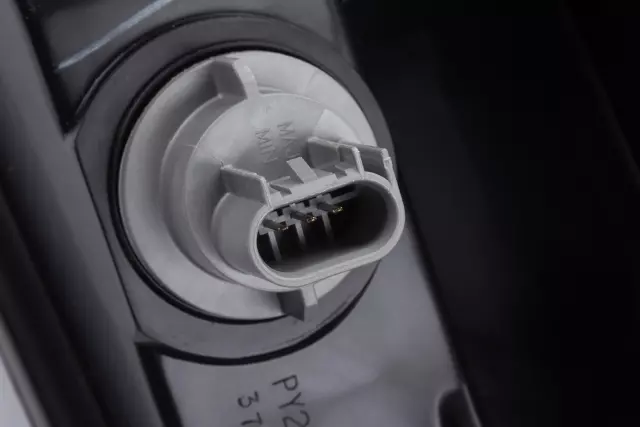 25970908 - : Passenger Side Headlamp for Chevrolet: Trailblazer, Trailblazer EXT Image