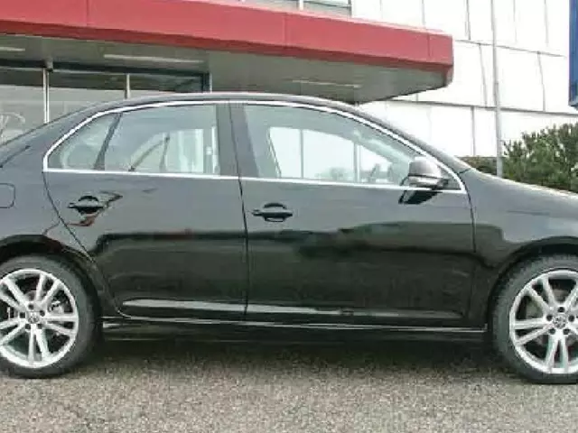 1KM071685DSA7W - Exterior: Side Skirts (Painted) - Reflex Silver for Volkswagen: Jetta Image