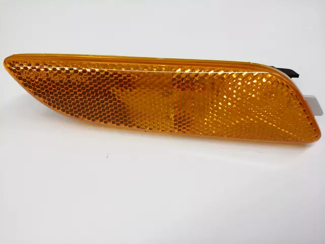 1Q0945072B - : Side Marker Lamp for Volkswagen: Eos Image