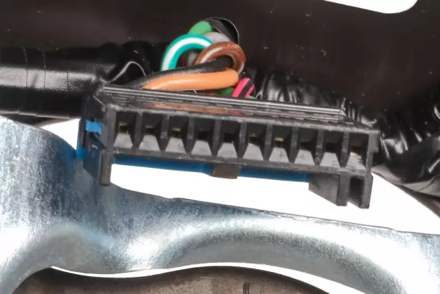 22947792 - Steering: Steering Wheel for Cadillac: Escalade, Escalade ESV, Escalade EXT | Chevrolet: Avalanche, Silverado 1500, Silverado 2500 HD, Silverado 3500 HD, Suburban 1500, Suburban 2500 | GMC: Sierra 1500, Sierra 2500 HD, Sierra 3500 HD, Yukon XL 1500, Yukon XL 2500 Image