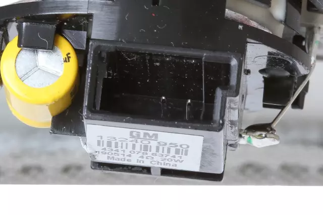 2010-2016 Cadillac SRX - Windshield Pillar Trim - GM (23202673)