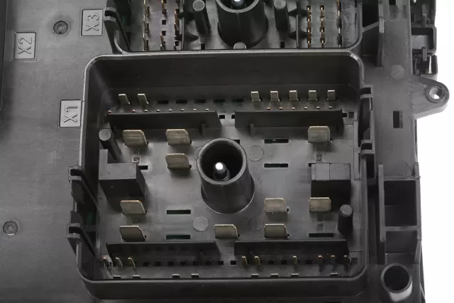 Front Compartment Fuse Block - GM (13343936)