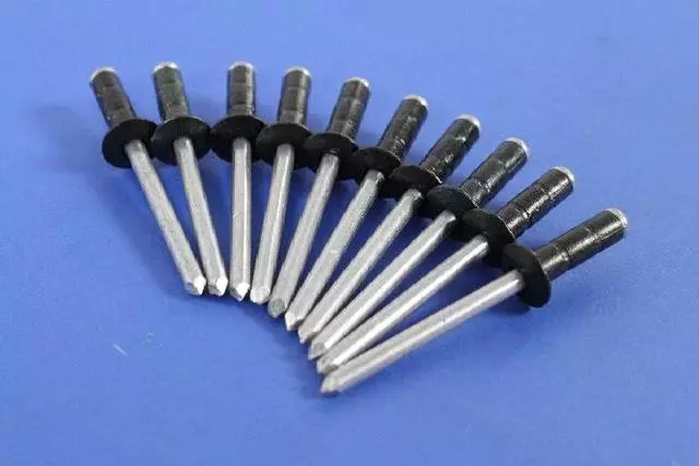 Rivet - Mopar (68206095AA)