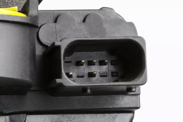 Front Driver Side Door Latch - GM (13579564)