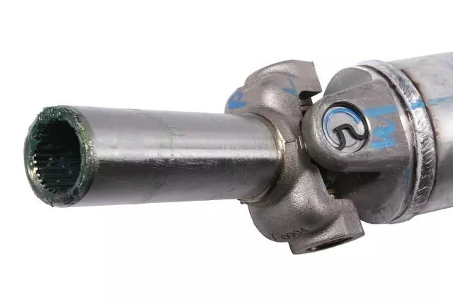 23469162 - Universals &amp; Rear Axle: Drive Shaft for GM Image