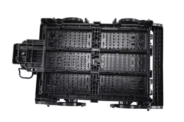 84303176 - Electrical: Fuse &amp; Relay Box for Chevrolet: Silverado 1500 | GMC: Sierra 1500 Image