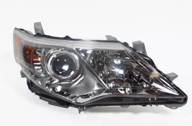 Headlamp Assembly - Toyota (81110-06470)